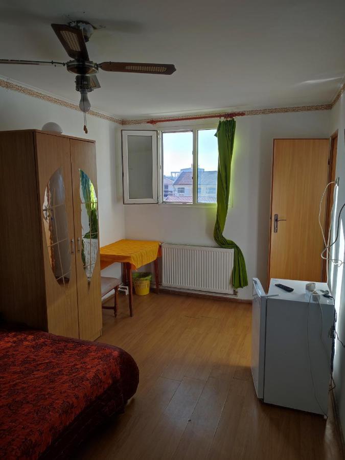 Hostel Emy Camere Cu Baie Proprie Aproape De Plaja 3 Papuci Constanta Exterior photo